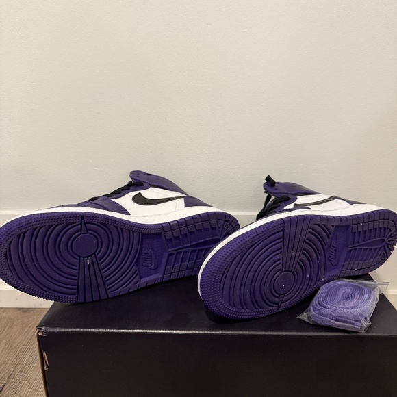 Nike Jordan 1 High Top Size 7 women's, 5.5 Kids - Picture 2 of 4